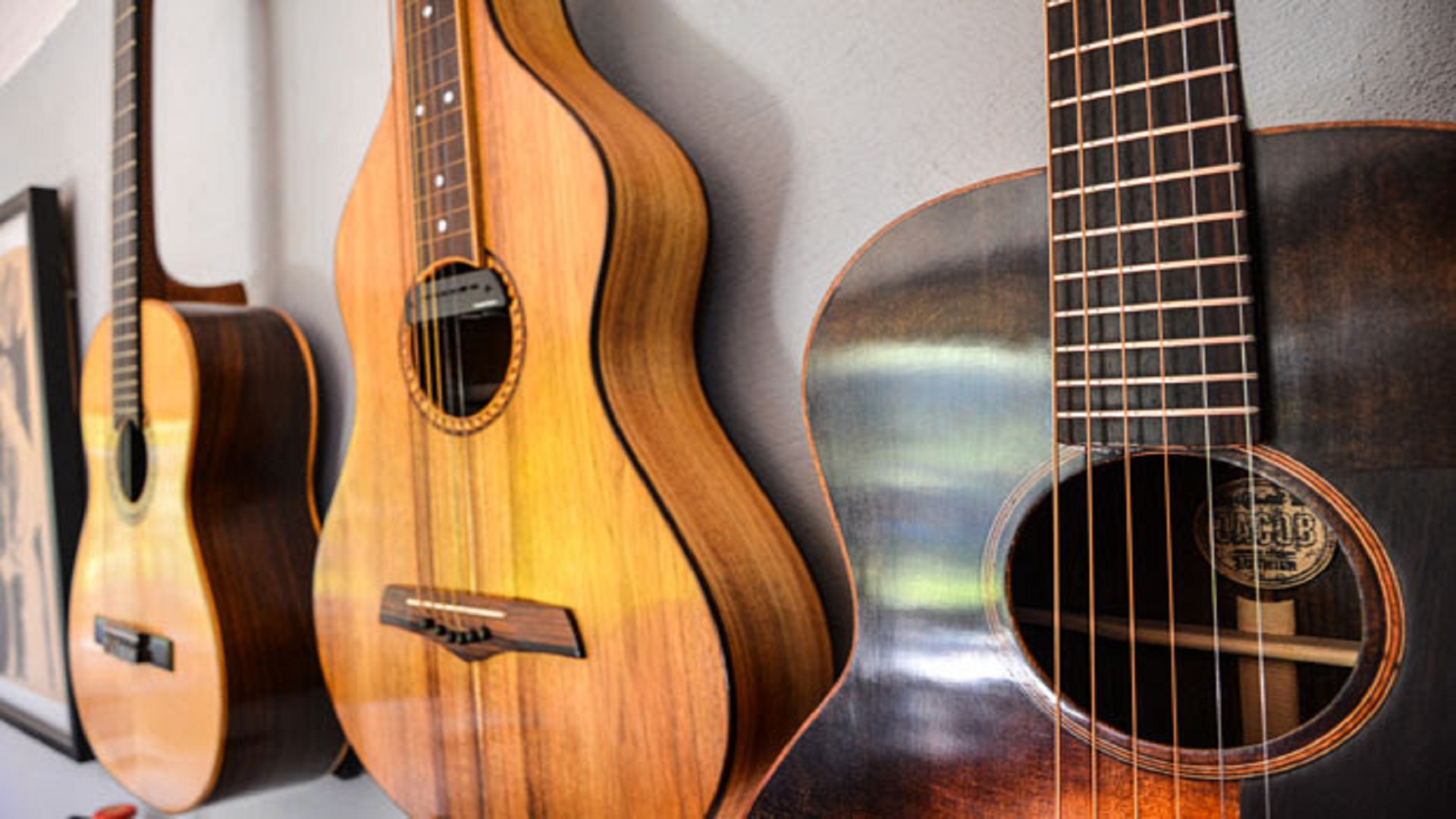 Visit a Portuguese guitar factory TempoVip DMC Portugal